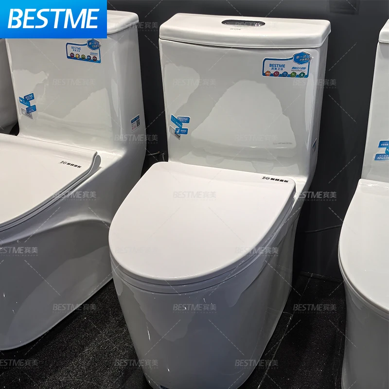 Opulentes einteiliges Toilettenerlebnis