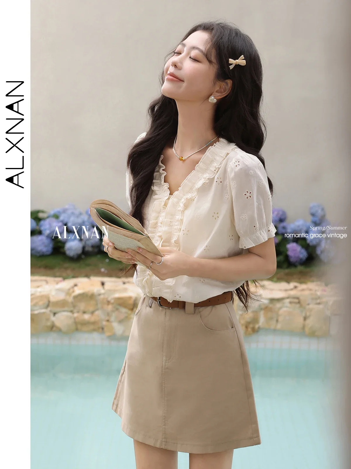 ALXNAN PLUS ขนาดเสื้อ Elegant Ruffled V คอพัฟแขน Hollow ผู้หญิงเสื้อ 2025 ฤดูร้อนเสื้อแขนสั้นสุภาพสตรีใหม่ D10020
