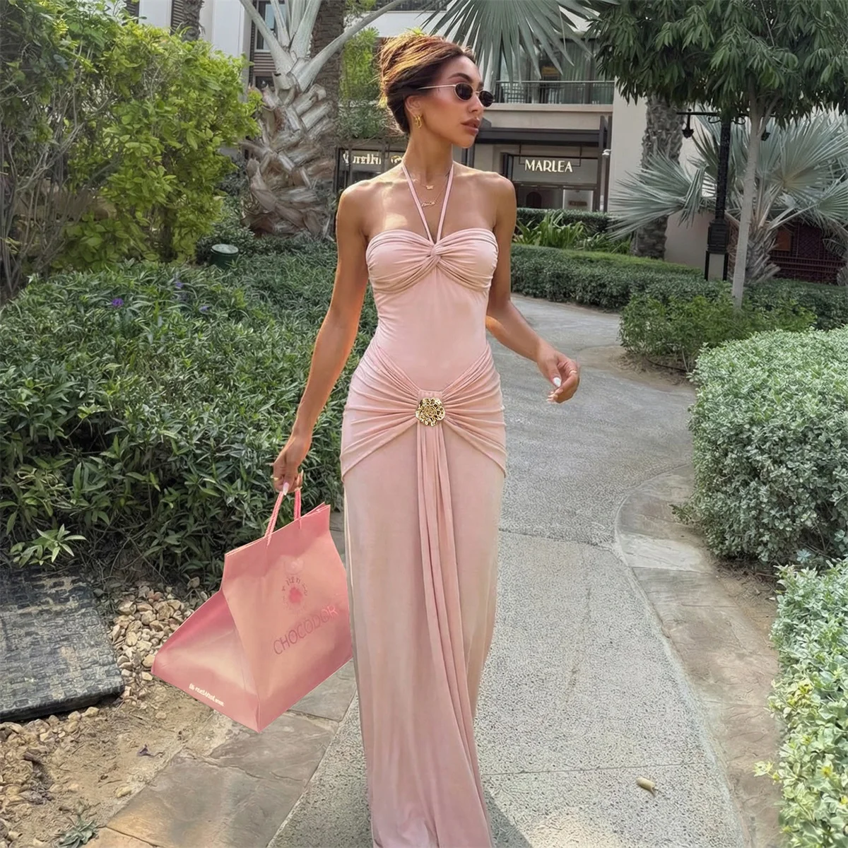 

Комплект из 2 предметов: сексуальный купальник-бикини бандо 2026 для женщин, с эффектом пуш-ап, однотонный розовый, с накидкой, на бретельках, пляжная одежда