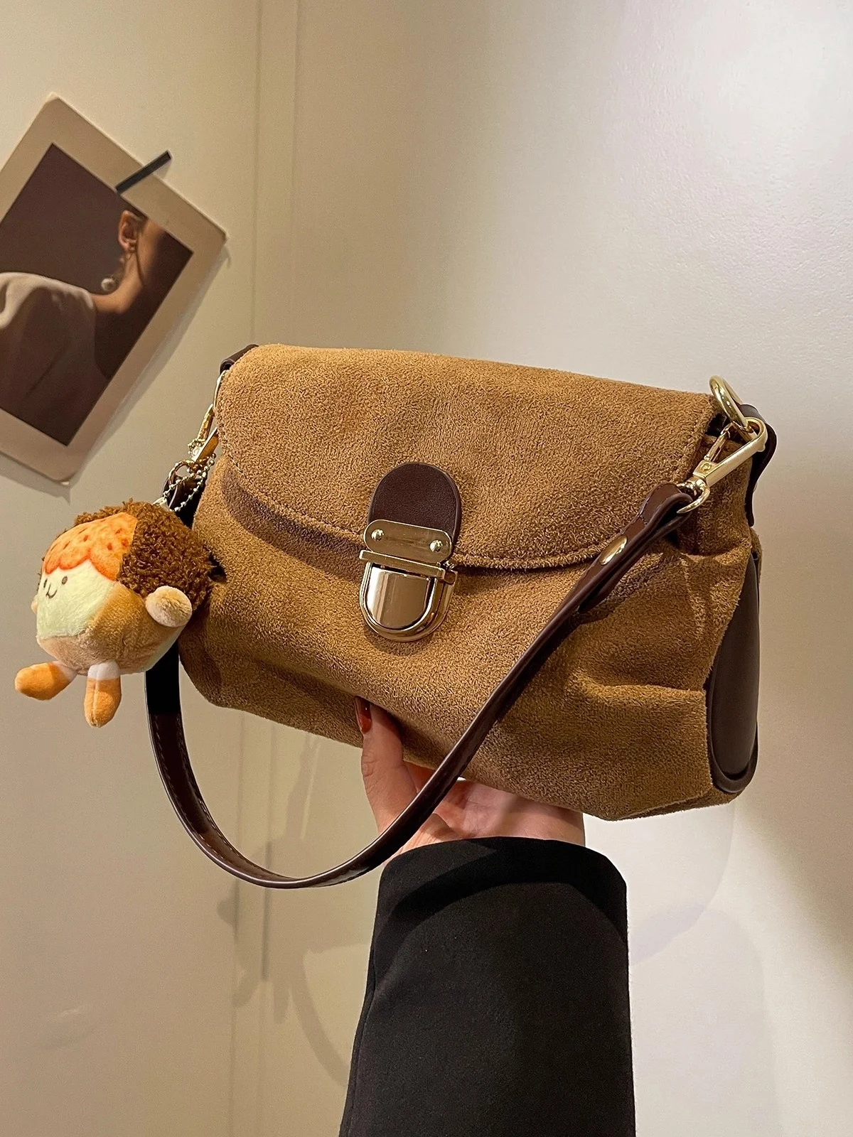 

SZ Casual Retro 2025 New Women's Crossbody Handbag Small Square Bag Versatile Handheld Soft Leather Daily Use