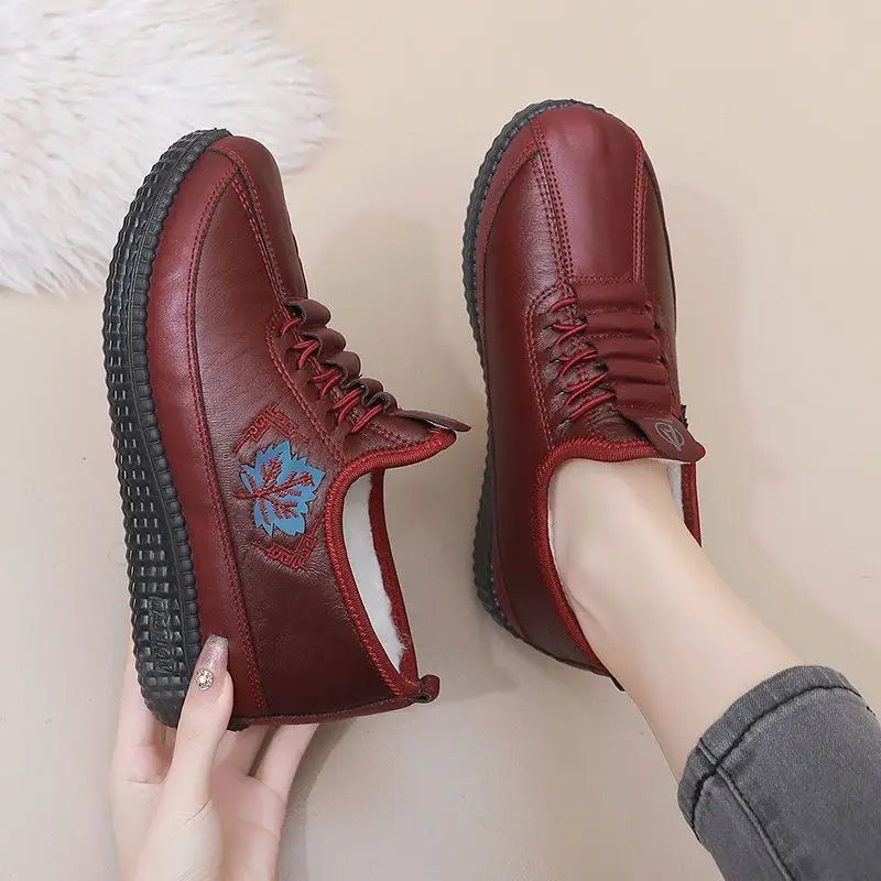 Winter Warm sneakers woman lamb velvet shoes for women 2024 slip on winter sport trainers mom's fur loafers