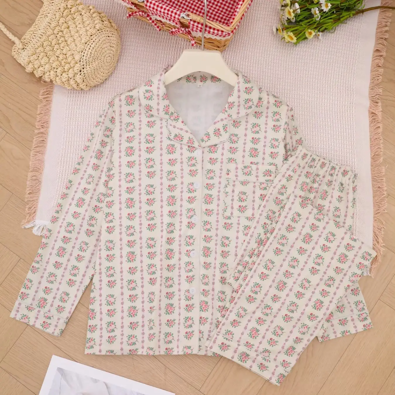 

Rural style floral print pajama set for women with lapels, long sleeved pants, and gentle home wear