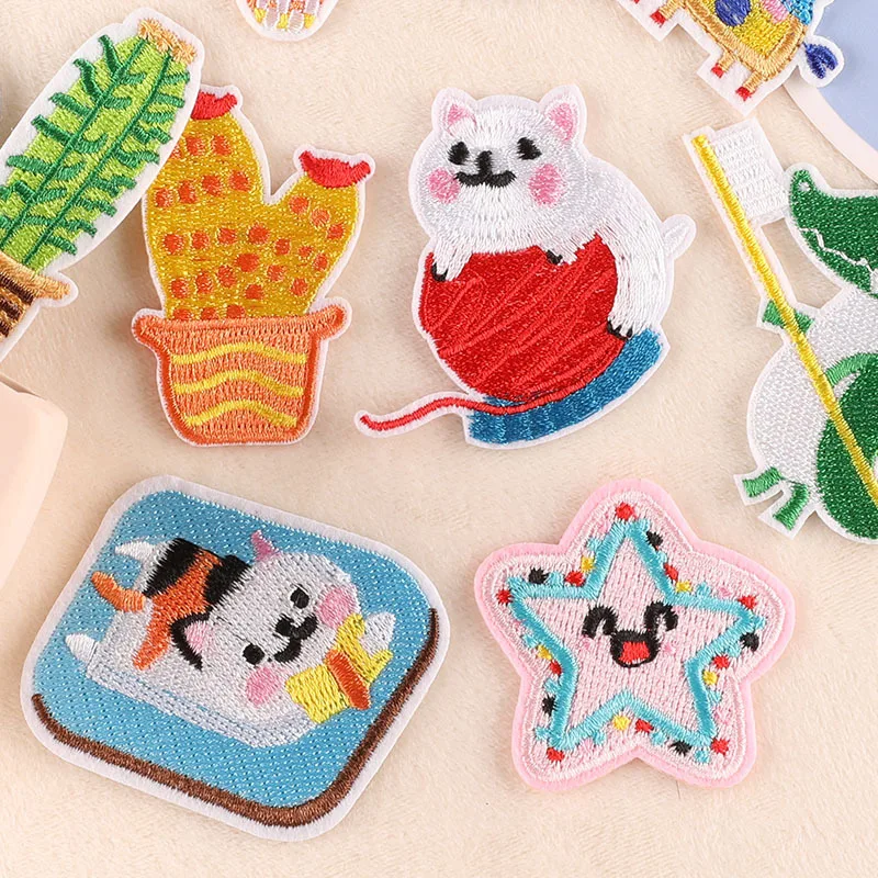 50 pcs lot Iron On Patches For Clothing Wholesale Bulk Kids Boys Animals Small Cute Jacket Applique Mochila Embroidered Sew Pack