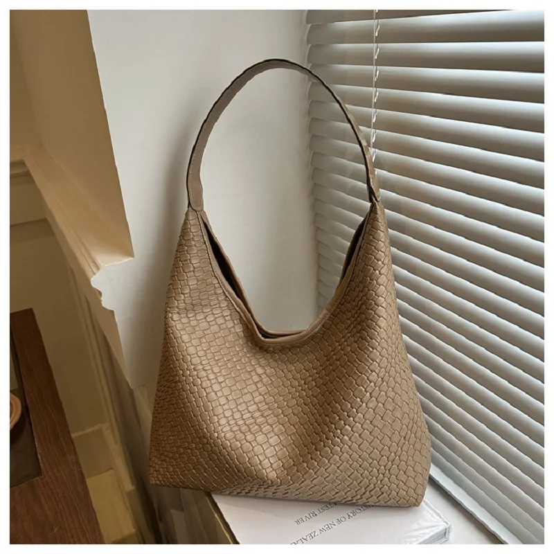Casual Retro Women Shoulder Bag Large Capacity Tote Bag Female 2024 New Popular Style Braided Bucket Bag Handbag