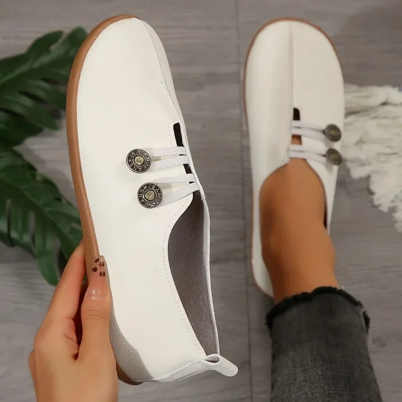 2024 Wysokiej jakości buty dla kobiet Plus Size Damskie buty na zewnątrz Casual Flats Women Buttons Round Toe Soft Bottom Ladies Shoes