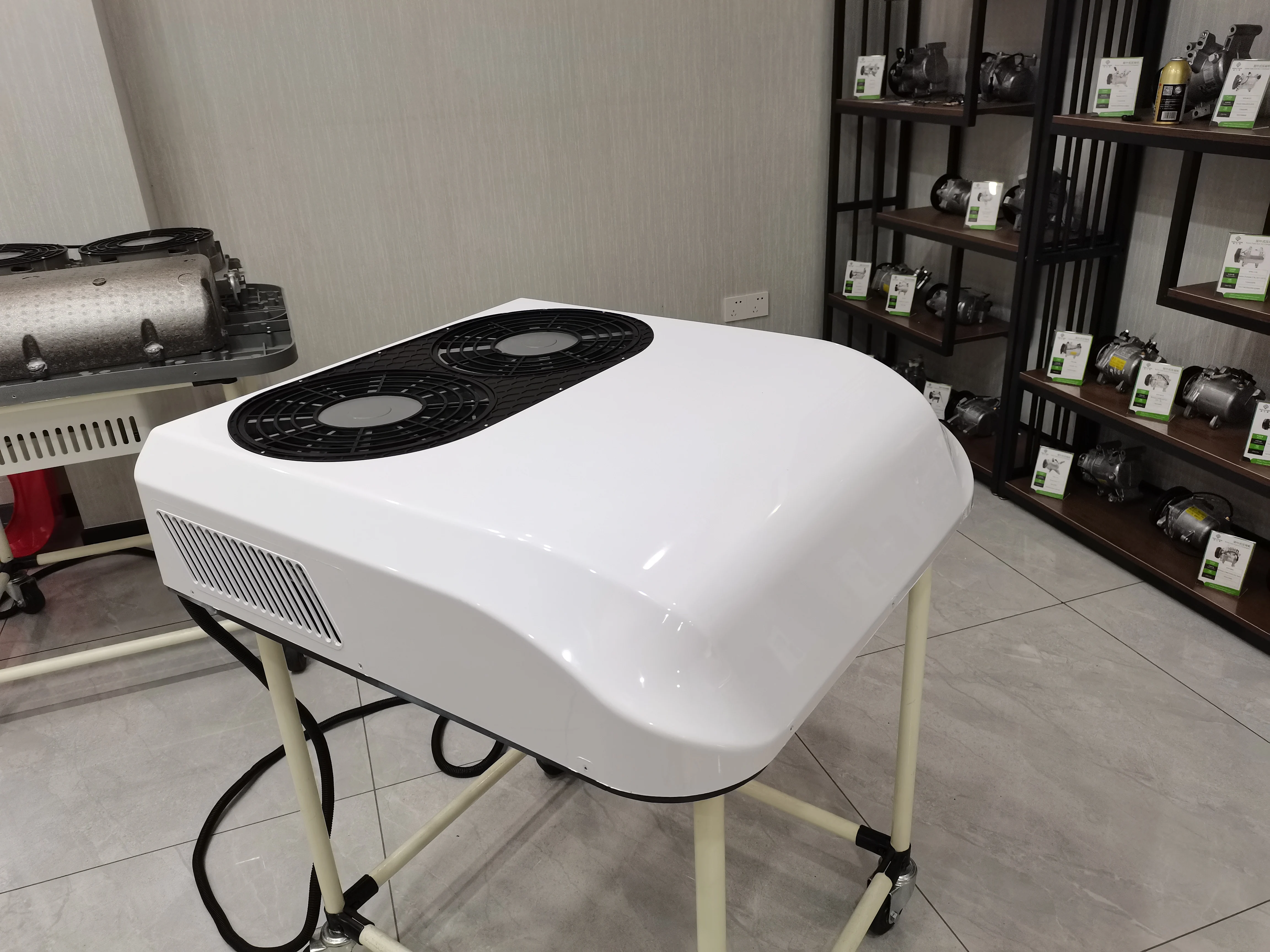 Mini condizionatore d'aria elettrico da parcheggio 12V 24V, unità di riscaldamento e raffreddamento della cabina per auto e camion