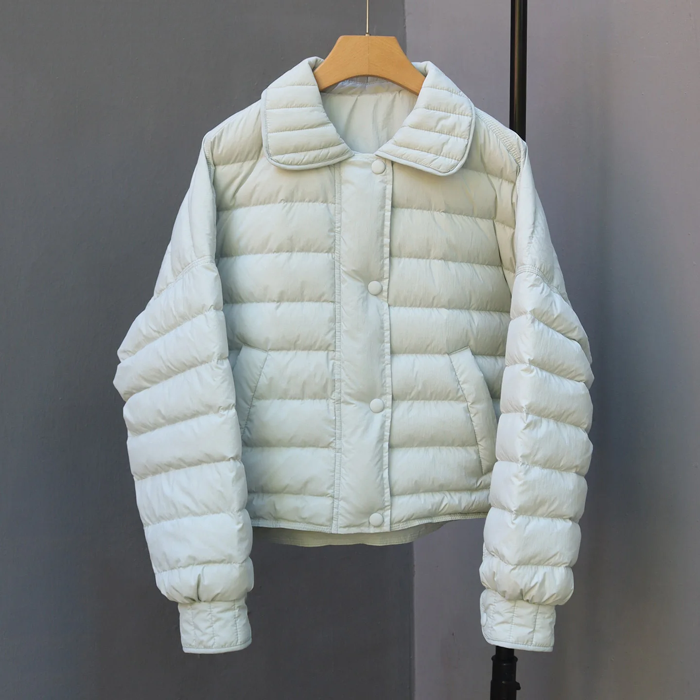 سترة نسائية جديدة لخريف وشتاء 2025 للتنقل سترة قصيرة خفيفة الوزن غير رسمية