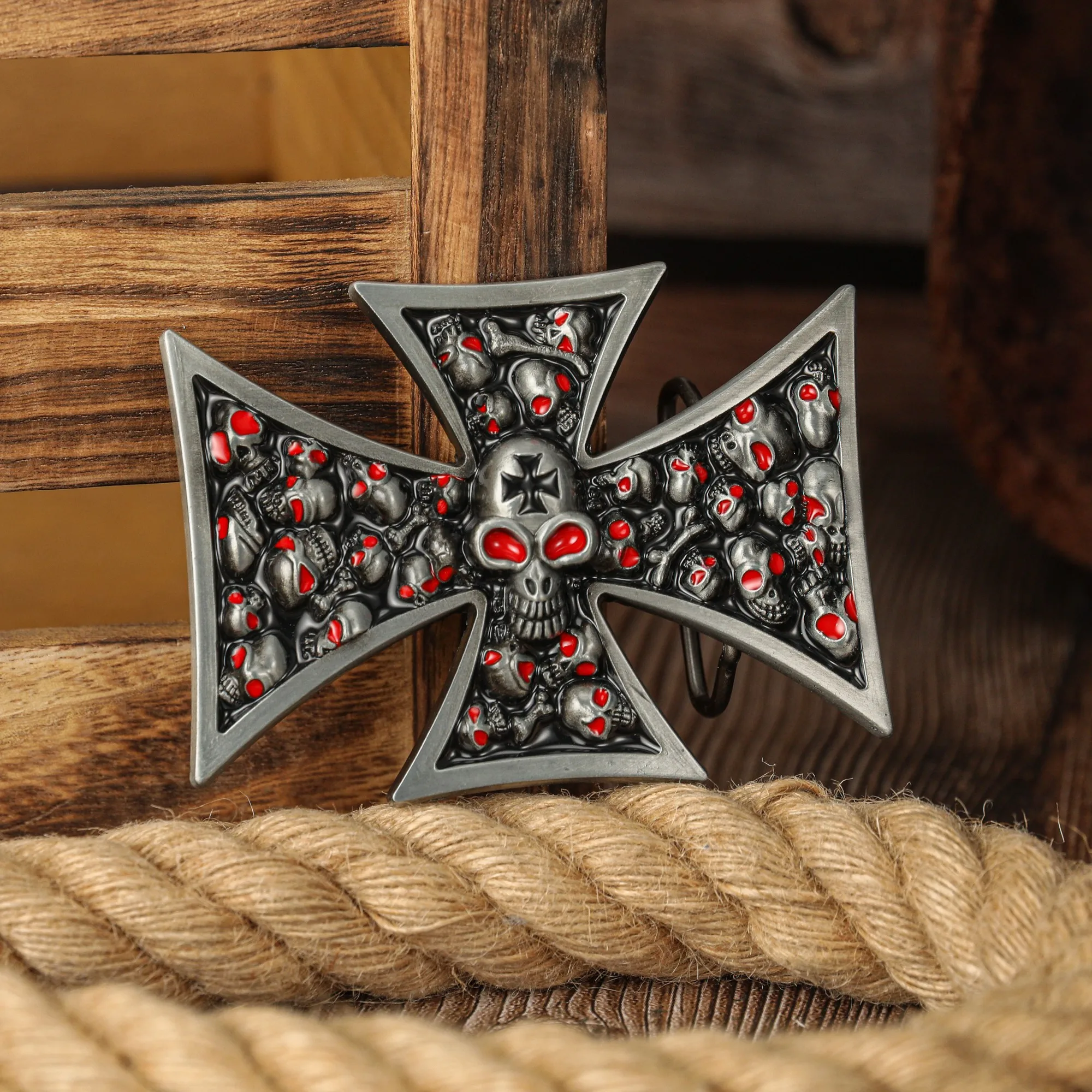 1 oil-dripping skull eye cross skull head buckle, a unique western minimalist men's novel belt buckle, Halloween style