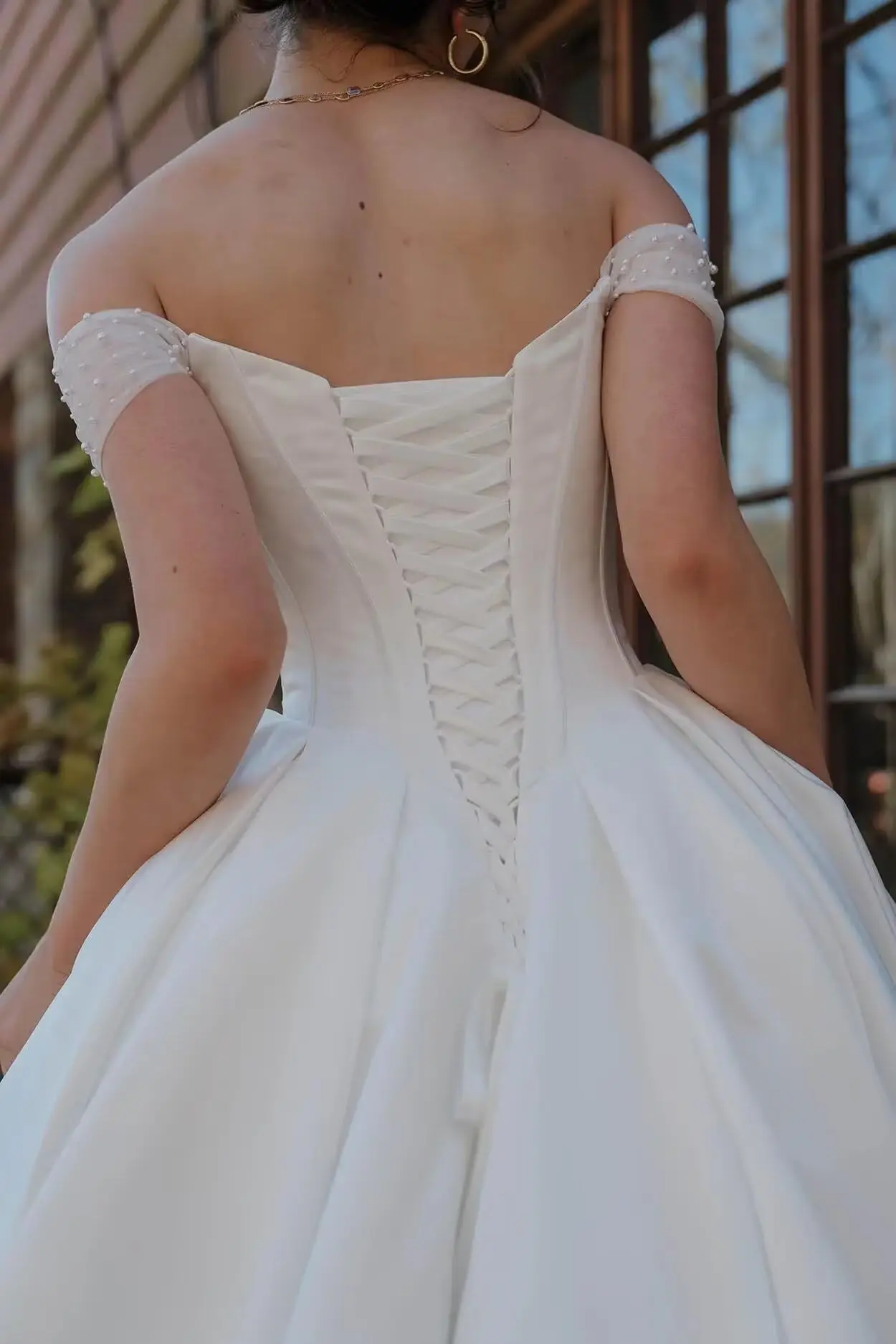 Abiti da sposa con perle con spalle scoperte per la sposa Abito da ballo da sposa plissettato in raso a trapezio con scollo a cuore