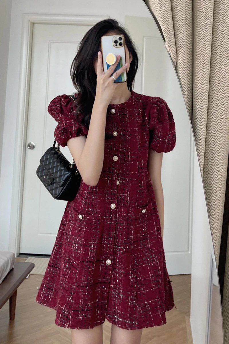 

Шикарная красная новогодняя женская весенняя короткая юбка-трапеция с высокой талией, облегающая, в корейском стиле, с круглым вырезом и одной пуговицей