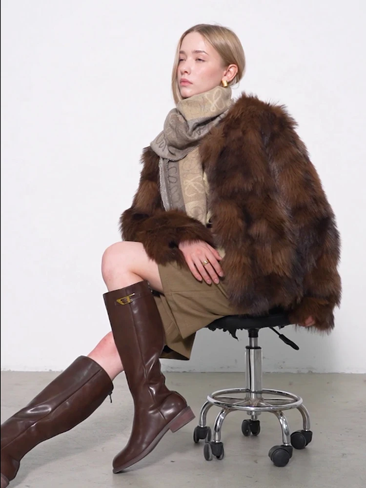 معطف نسائي جديد من زيروكسيانغ لعام 2025، معطف فرو صناعي دافئ بياقة مستديرة وأكمام طويلة وحافة مستقيمة