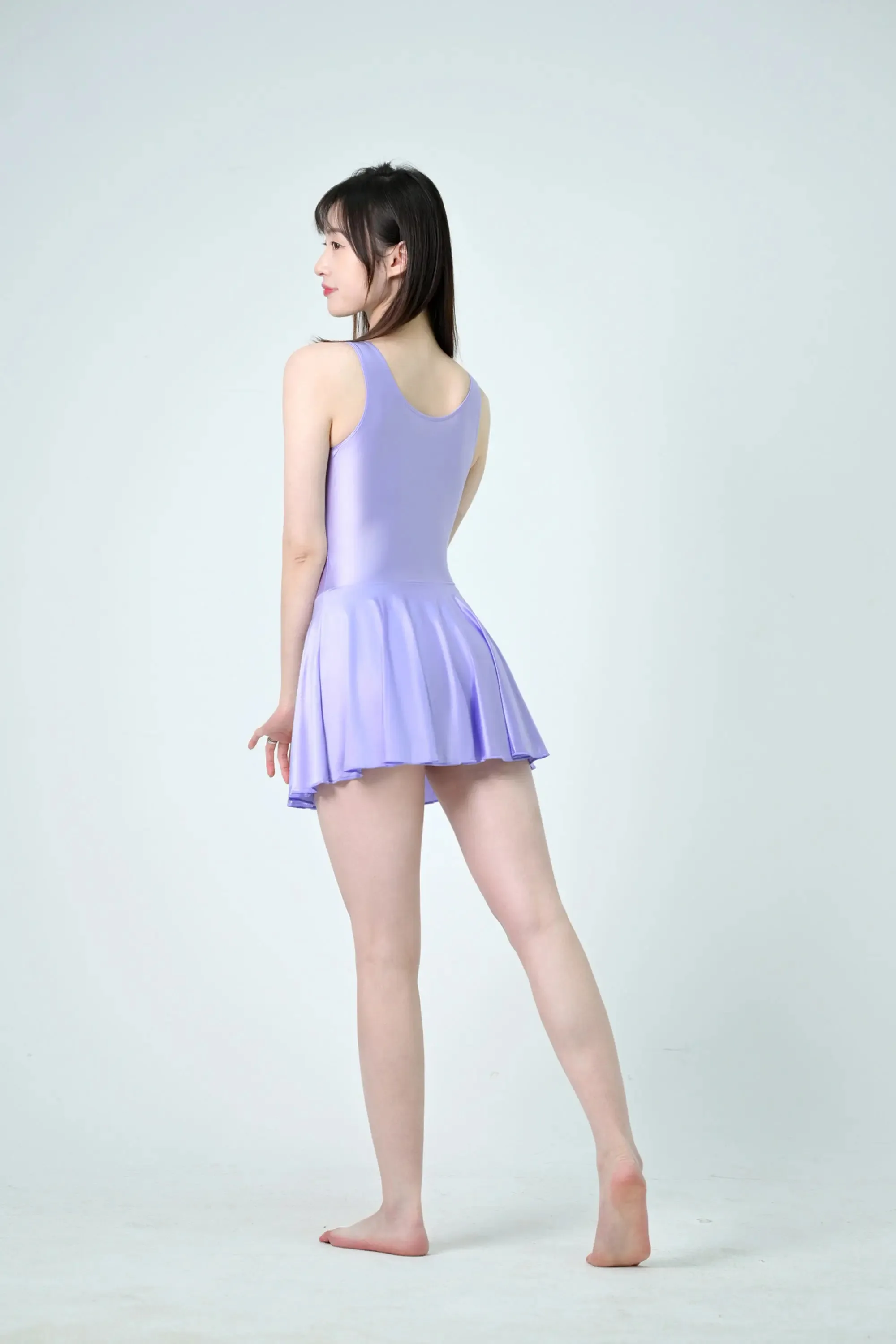 女性光沢のあるストレッチノースリーブストレッチタンク快適なドレス無地アスレチックビスチェテニスハーフカバーヒップドレス