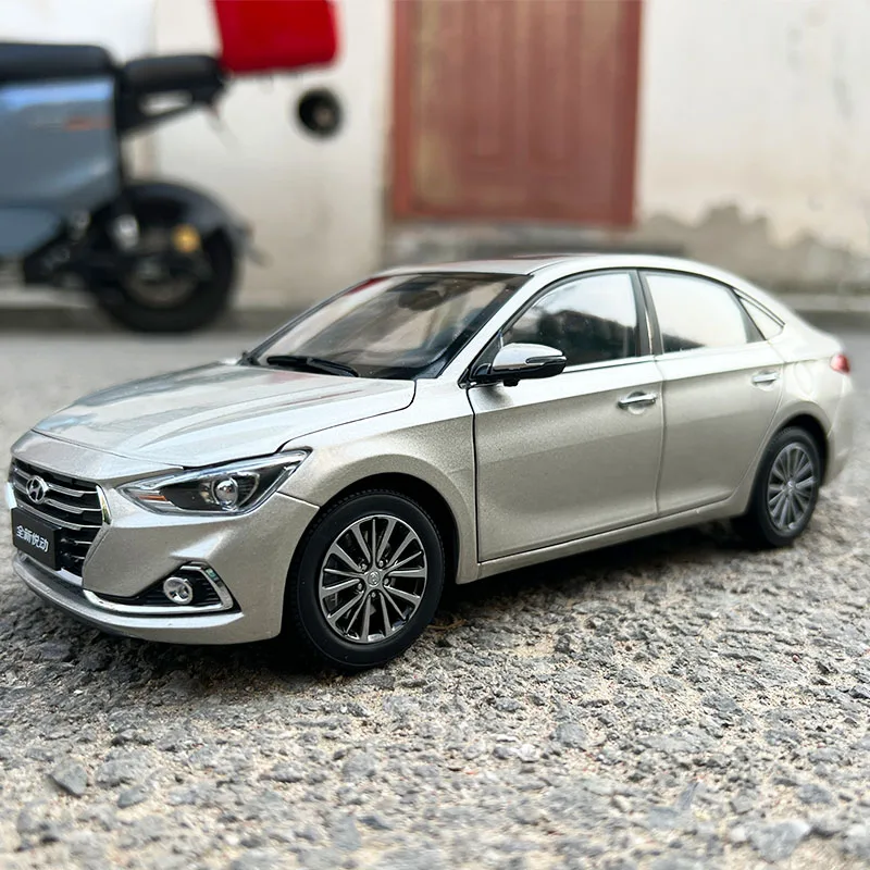 

Dealer Edition Car Model,1:18 Hyundai Elantra Celesta,Diecast Model for Collections,Display and Gift for Friends