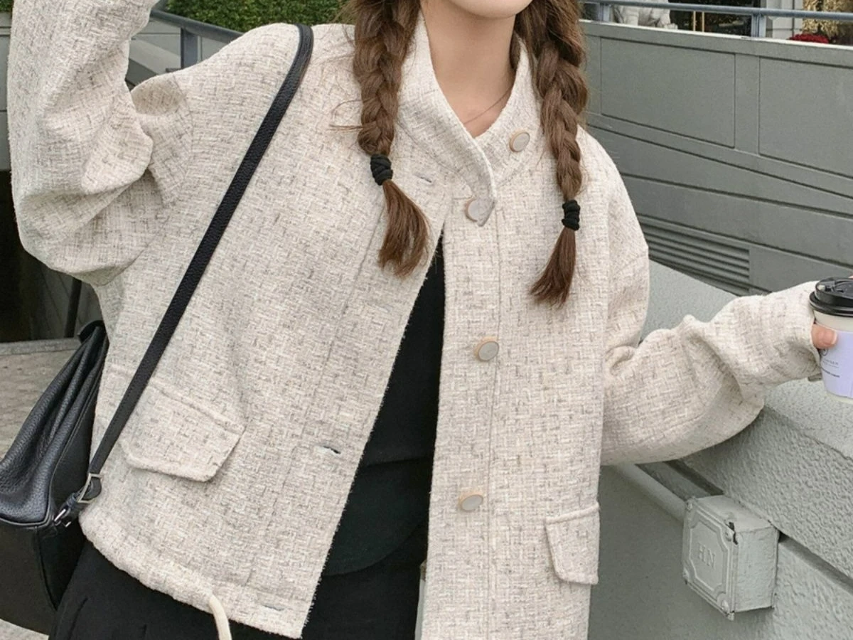 سترة بيضاء للنساء لربيع وخريف 2025 سترة قصيرة فضفاضة وعصرية وغير رسمية جديدة #1