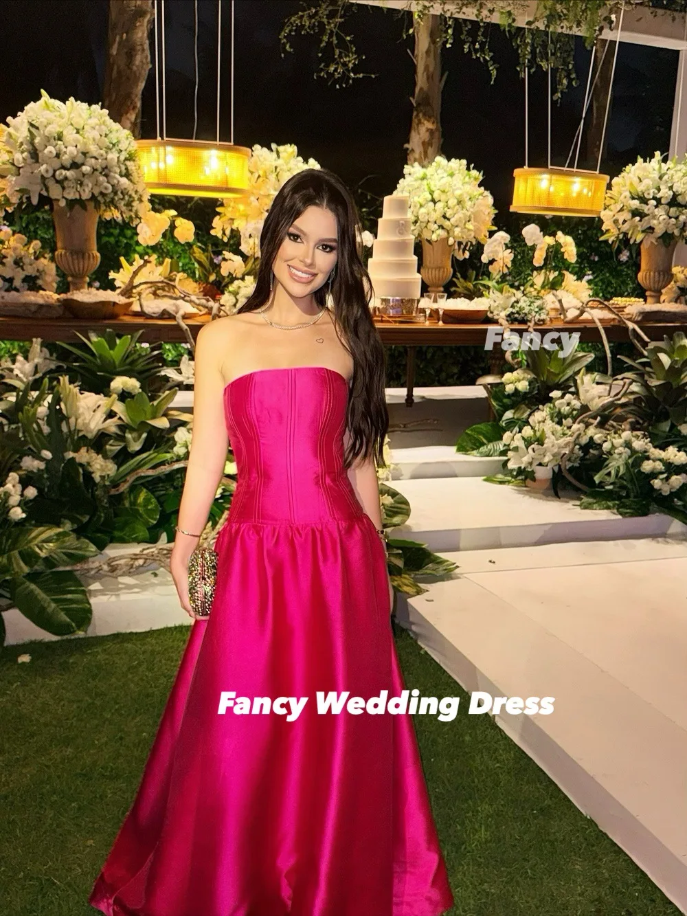 فستان سهرة أحمر فاخر بسيط بدون حمالات على شكل حرف A من الساتان السميك لحفلات أعياد الميلاد بسحاب خلفي مخصص