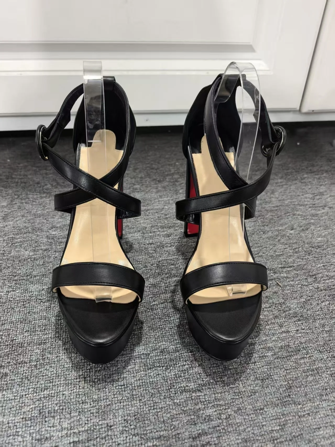 

Новинка 2023 года, женские сандалии с круглым носком, каблук 14,5 см, высокая толстая подошва с пряжкой, черные повседневные офисные модельные женские туфли классического дизайна