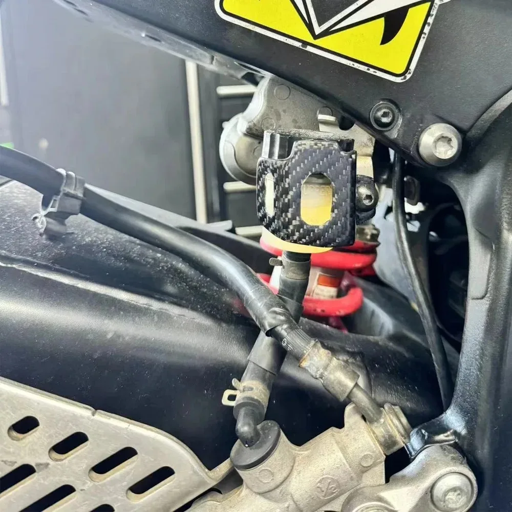for Kawasaki NINJA400 650 Z900 Z650 Z400 ER- 6F 100%carbon fiber Alloy Rear Brake Fluid Reservoir Guard Cover Reservoir