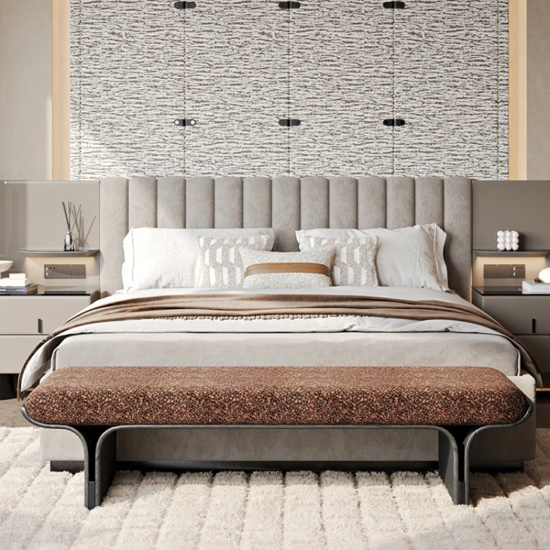 مقعد بجانب السرير لغرفة النوم الرئيسية على طراز المال القديم الإيطالي الفاخر، مقعد تغيير الأحذية في غرفة النوم #3