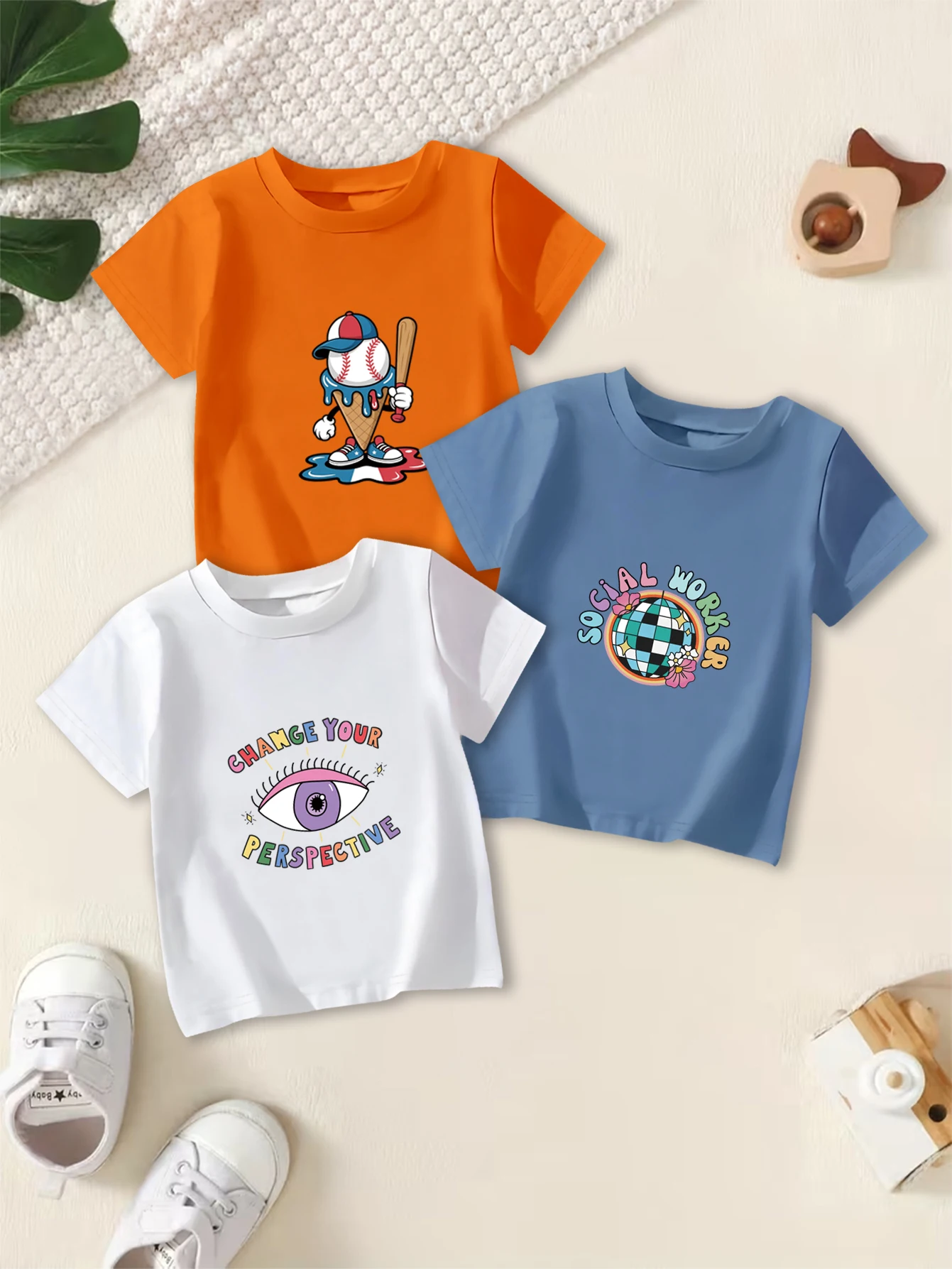 

3 предмета: летние повседневные футболки для мальчиков с принтом в виде мультяшных глаз, лазерного шара, мороженого и бейсбольного мяча.