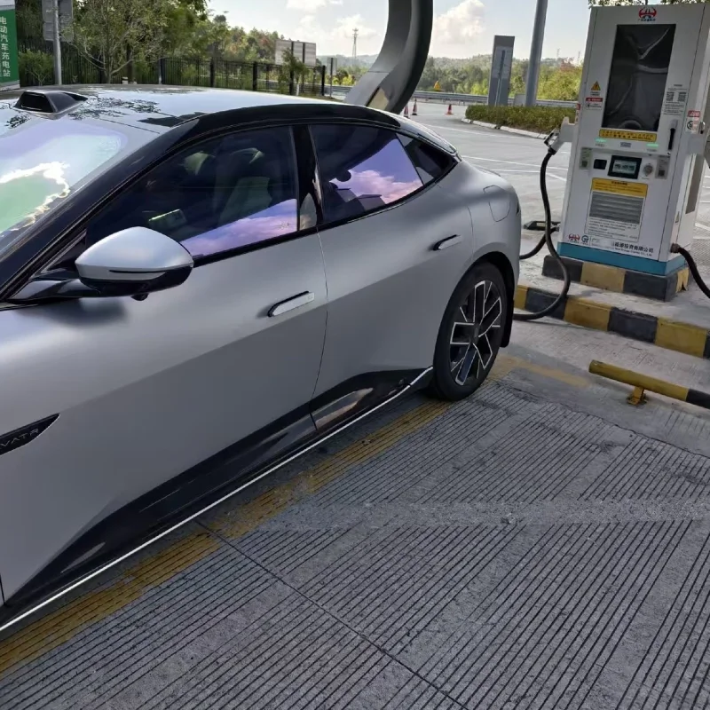 قسط LLuamr نانو السيراميك PET نافذة السيارة فيلم ملون تينت الضوء الأرجواني مانع جانبي 20% VLT 99% IRR 99% UV كتلة تتلاشى برهان