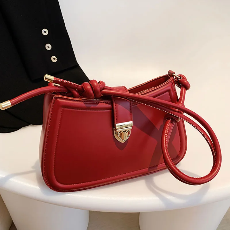 French Retro Texture Love Design Shoulder Bag Women Autumn Winter New Fashion Simple Crossbody Bag Popular Commuter Underarm Bag