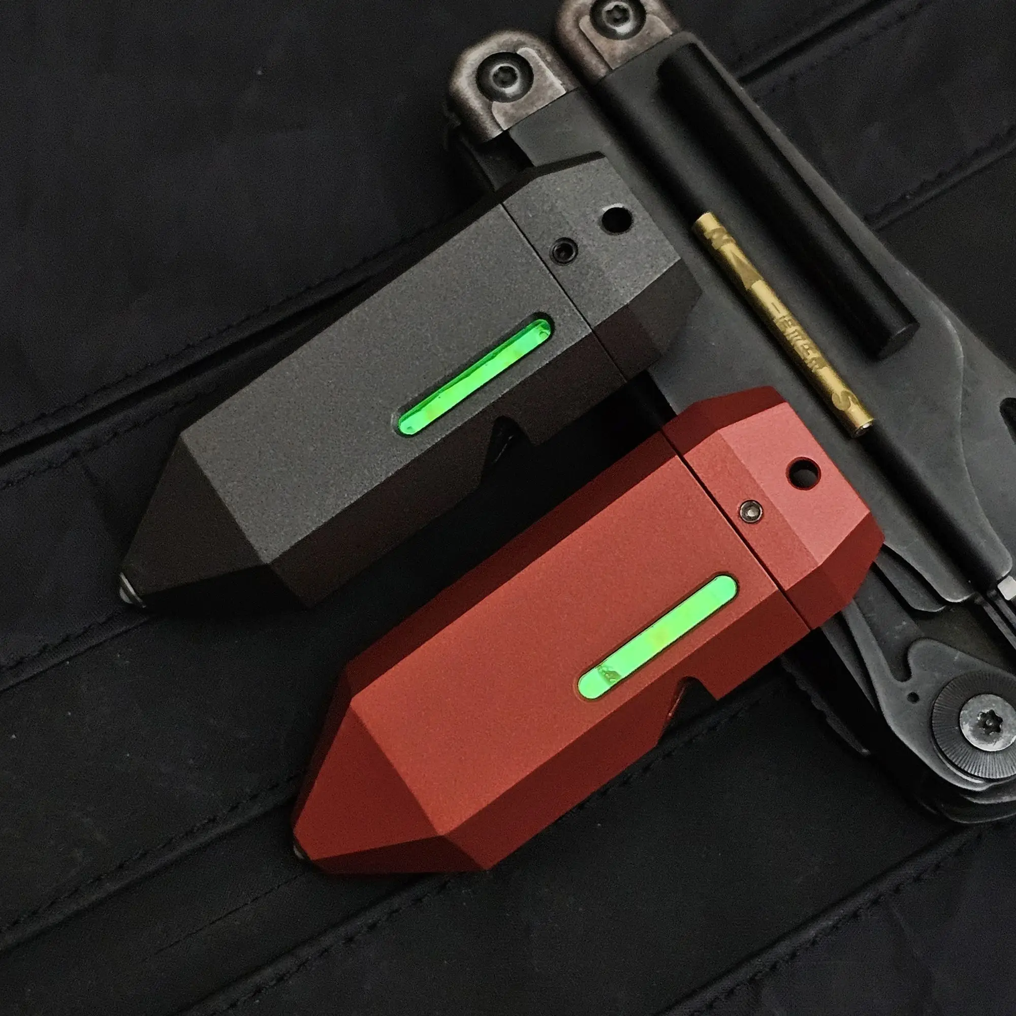 

Многофункциональный креативный брелок-подвеска, портативный инструмент зажигания EDC на открытом воздухе, инструмент для аварийного выживания автомобиля, инструмент для разбивания окон