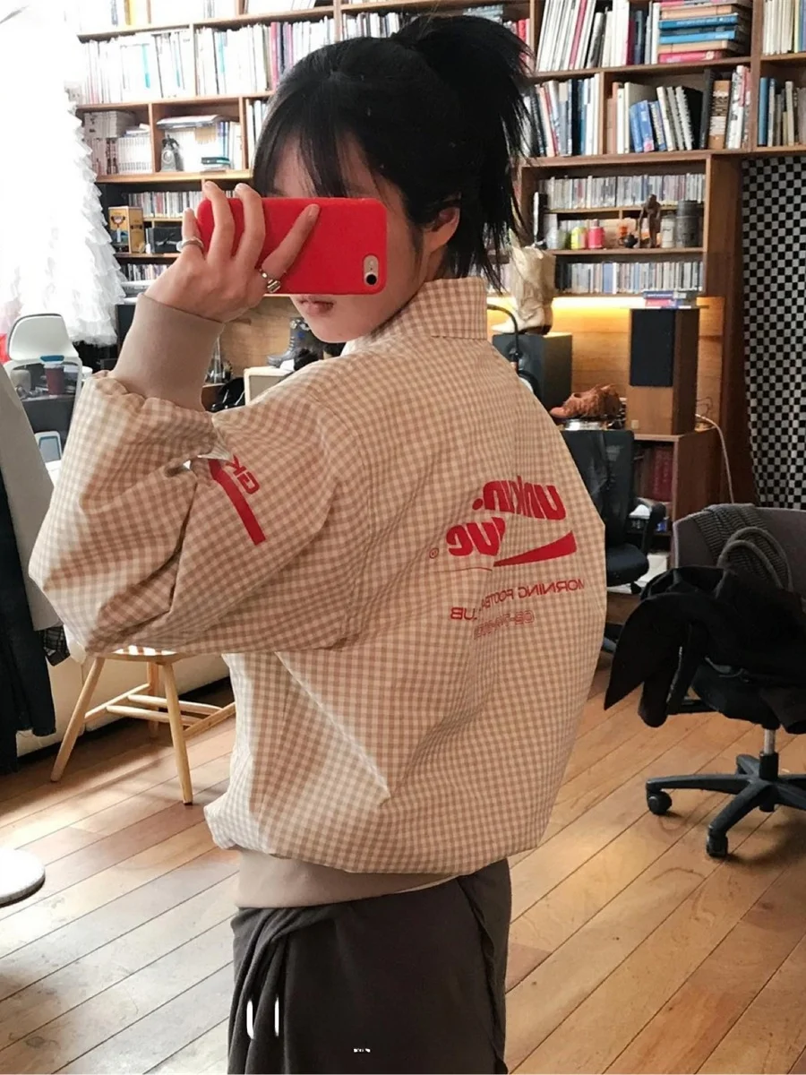 

Ретро Street Sle Бейсбольная куртка Уникальная облегающая посадка SEI Повседневная свободная верхняя одежда с привлекательным принтом Ветровка на молнии