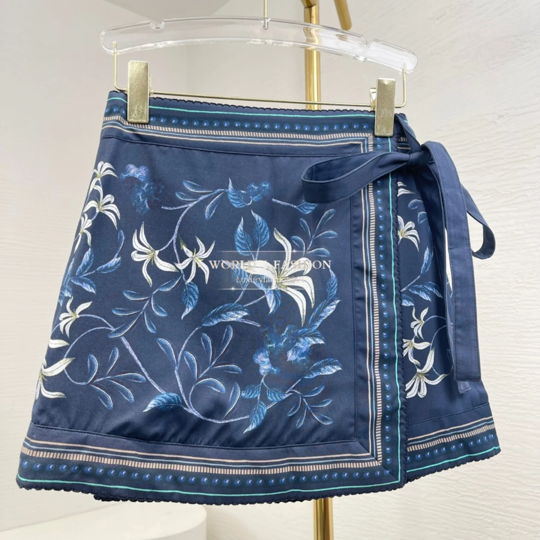 Pakaian Wanita Rok Mini Motif Bunga Biru Hitam