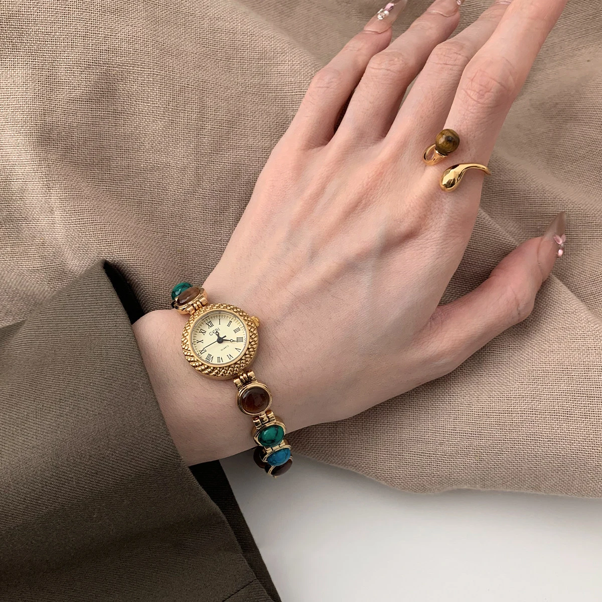 Women's Luxury Watch Vintage Gold Tiger Eye Stone Bracelet Oval Dial Watch Elegant Fashion Quartz Wristwatch Reloj Mujer