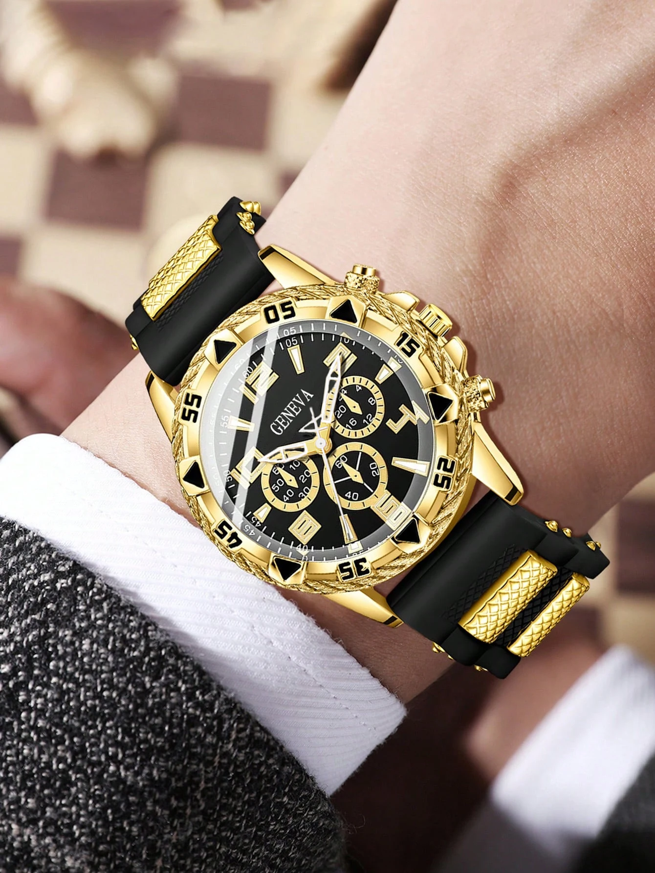 طقم ساعة كوارتز ومجوهرات للرجال مع سوار من السيليكون وقلادة وخاتم وصندوق هدايا للعطلات غير متضمن