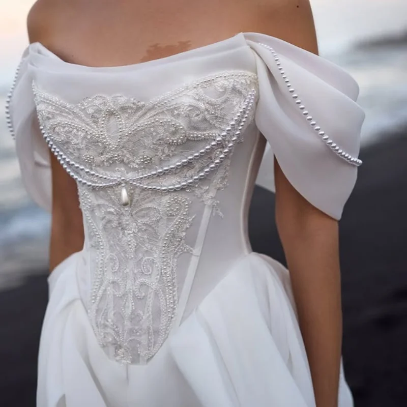 

Ivory white Wedding Dresses off-shoulder The corset decal Bridal Gowns A skirt pearl decoration multi-layer Made ﻿Customize