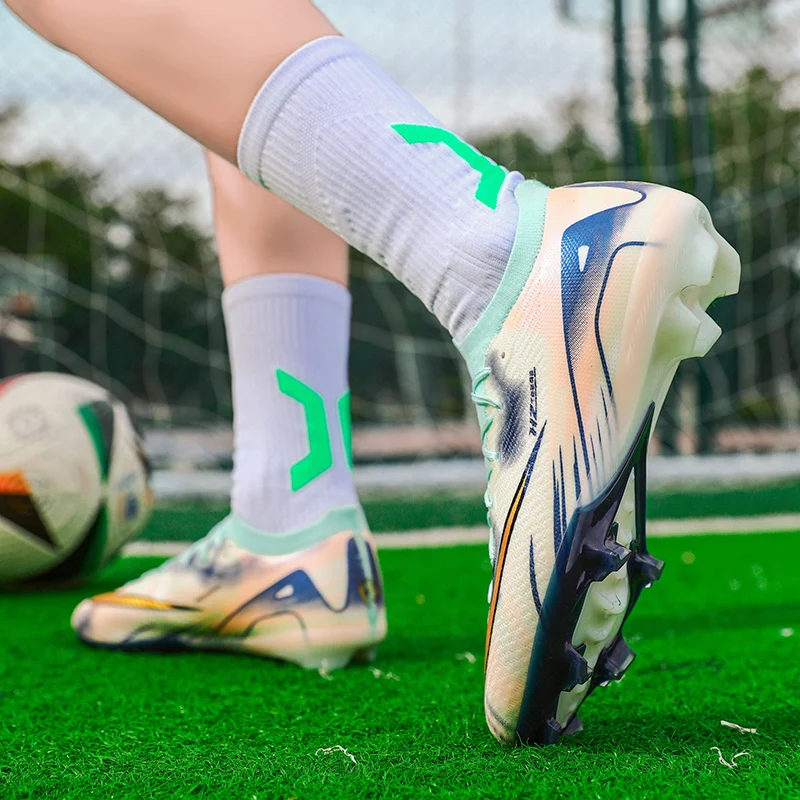New Soccer Shoes Men's Football Boots Grass Training Society Soccer Cleats Non-slip Football Field Boot Crampons De Football