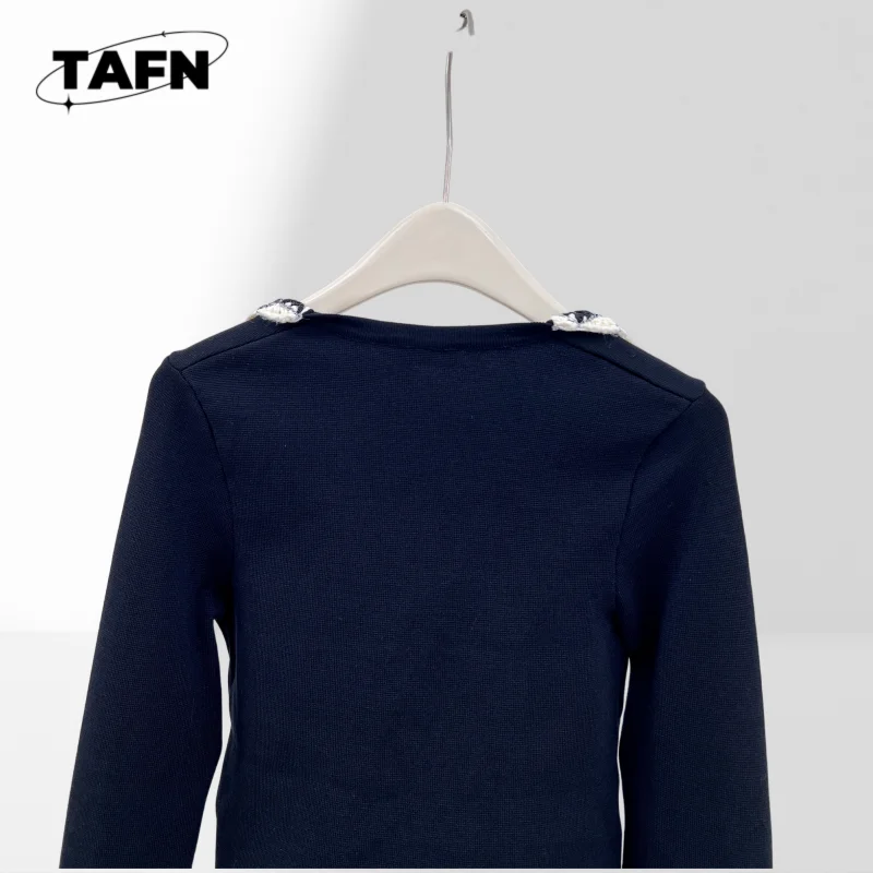 سترة نسائية خفيفة الوزن ومتينة لفصل الشتاء سترة منتفخة كلاسيكية للنساء لراحة الطقس البارد AI1599