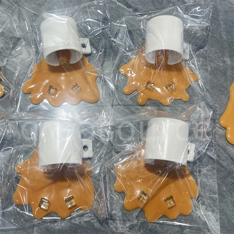 Cute Funny Prank Toys Coffee Cup Phone Holders Ieisure Entertainment Gifts Reward Items Ice Cubes Spilled Out False Impression