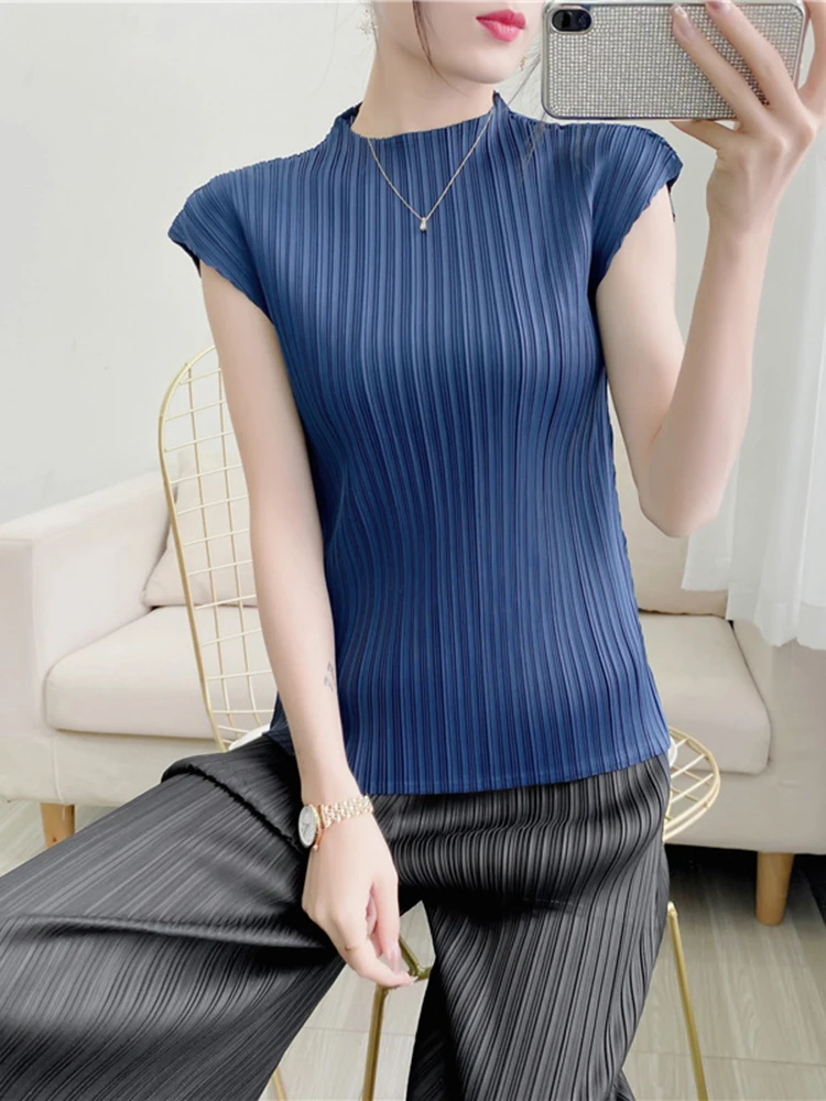 GVUW Women Pleated Sleeveless Solid Color T-shirt Round Collar Pullover Slim Fit 2024 Summer Female Fashion Clothing 17D392