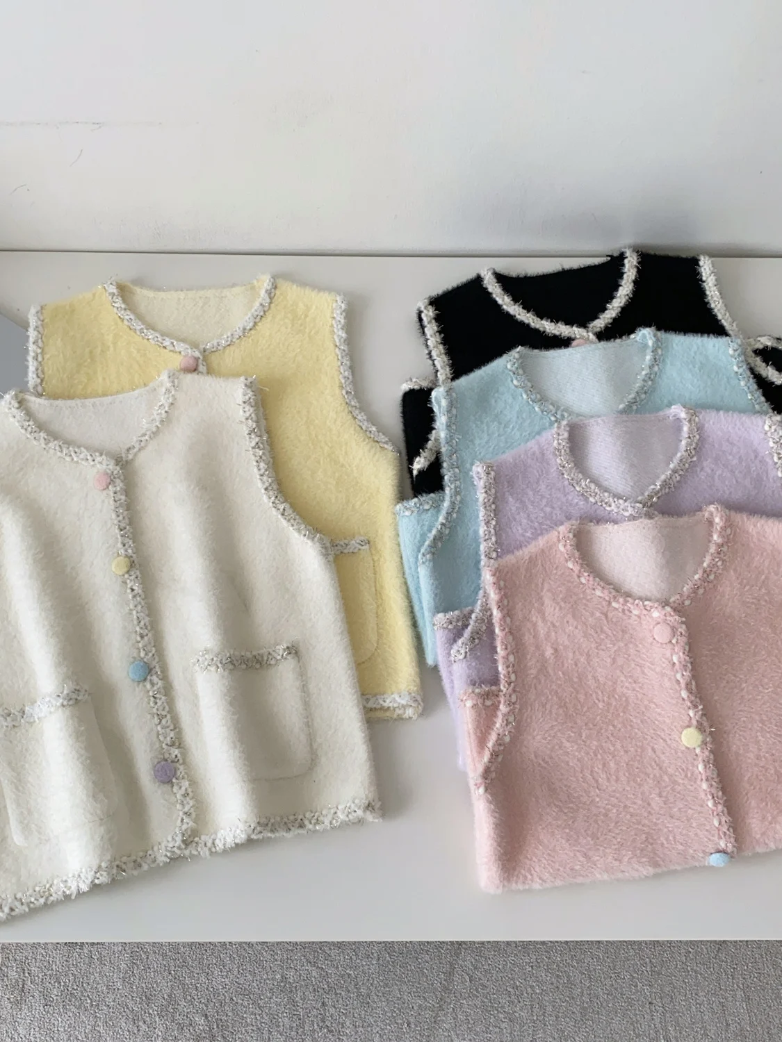 Sweet Style Knitted Vest Women's Single Button V-neck Outerwear Layering Top 2026 Autumn High-End Feel Commute Style