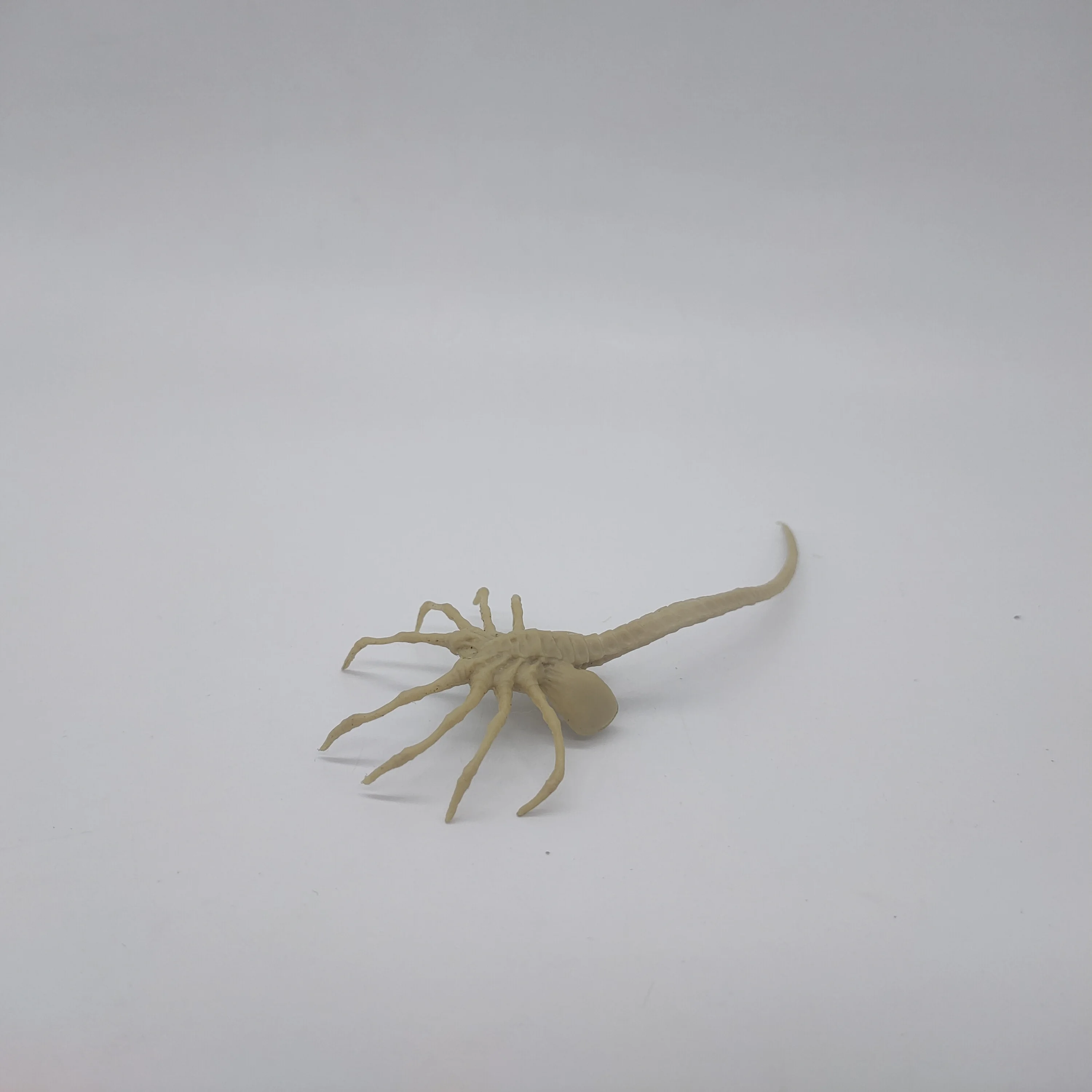 Aliens Vs Predators Facehugger Action Figures Giunti Bambola mobile Modello di mostro Giocattoli Decorazioni per il desktop Oggetti da collezione Regali per bambini