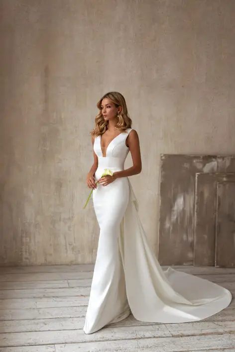 

2021 Spring/Summer New Women's Sexy V-Neck Sleeveless Tail Wedding Long Dress
