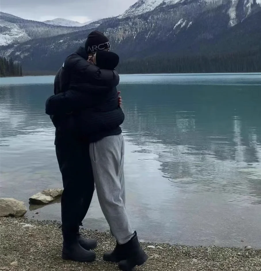 ティエンエド・ホワイト・デュダウン・ウィンターコート2024冬用格子柄ウールジャケット・クイ・ベリ・ノティング・リ・ウィットン・ウィメンズ・パファーコート