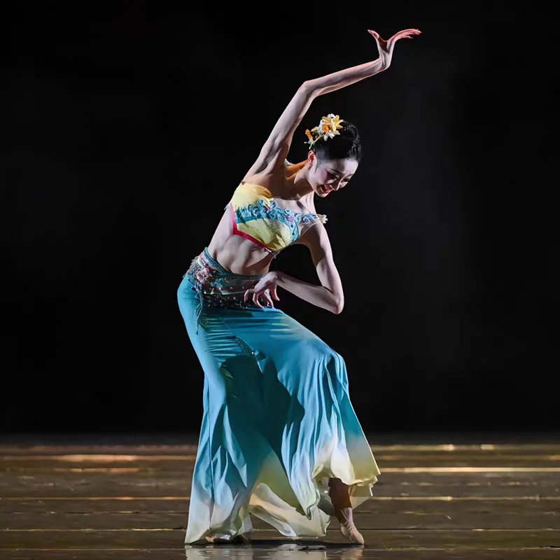 Women Dai Nationality Dance Wear Beaded Crop Top Flowy Gradient Long Skirt for Dance Competition Training and Performance