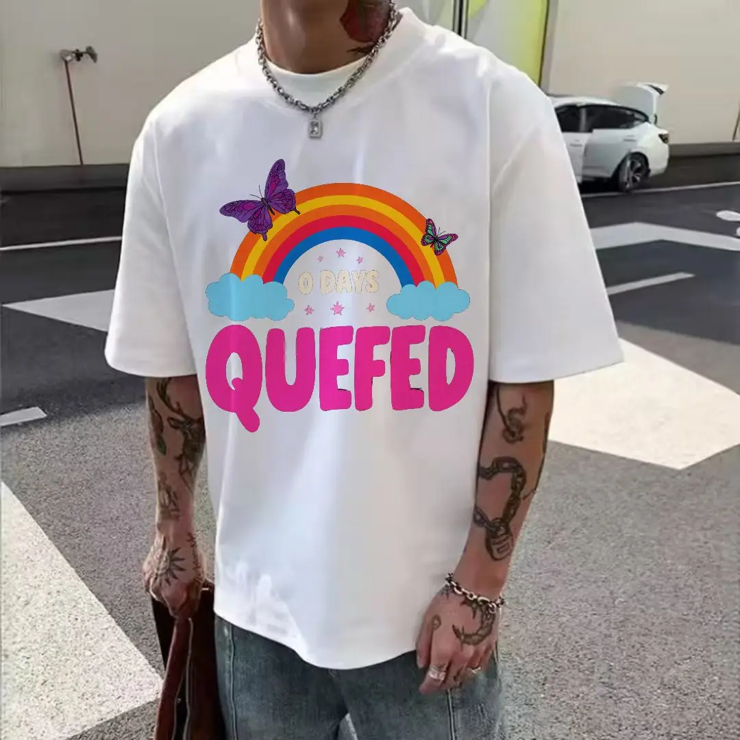 تي شيرت أبيض بتصميم جرافيك ملون: قوس قزح نابض بالحياة، فراشات، سحاب رقيق، نص '0 أيام'، جريئة 'QUEFED' - كاجوال