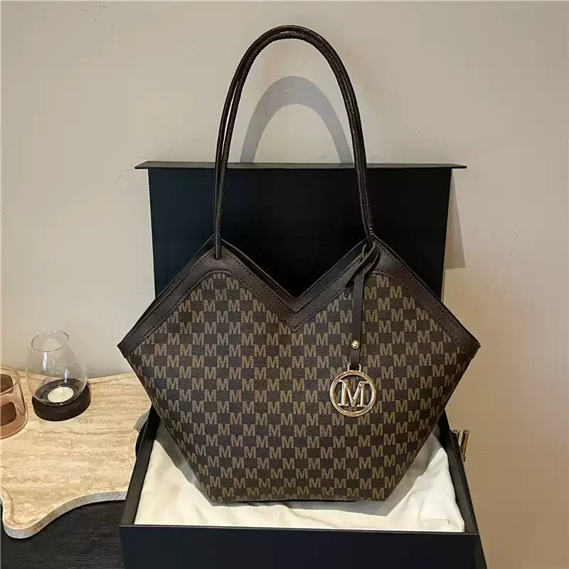 

Женская сумка через плечо с буквенным принтом, нишевая дизайнерская сумка большой вместимости, большая сумка, модная модная нерегулярная сумка подмышками, элегантная женская сумка