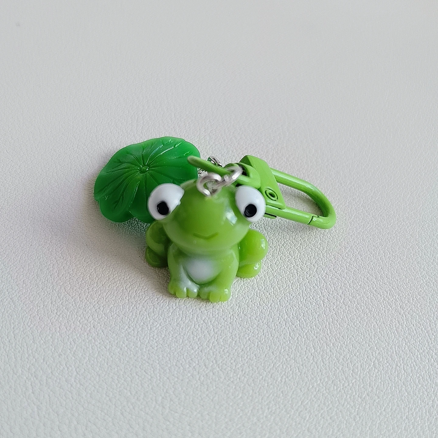 Green Frog Lily Pad Resin Keychain Pendant for Women Girls Fashion Exquisite Keychain Bag Decoration Accessories Friend Gift