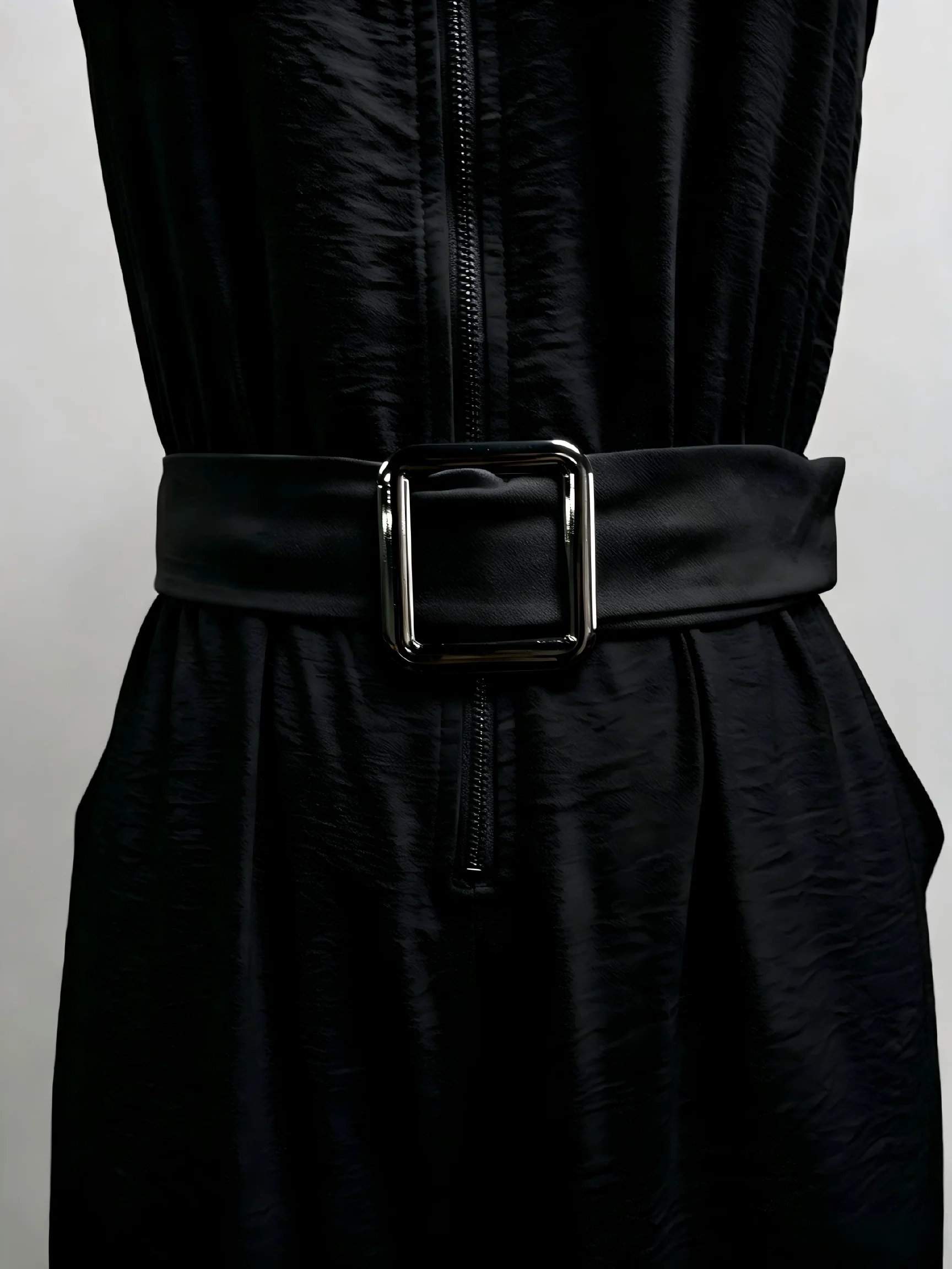 Damen Neckholder-Jumpsuit, ärmellos, mit Frontreißverschluss, quadratischer Schnalle am Gürtel, weitem Bein, langen Hosen, elegant, lässig, schwarzer Overall mit Taschen – Detail 6
