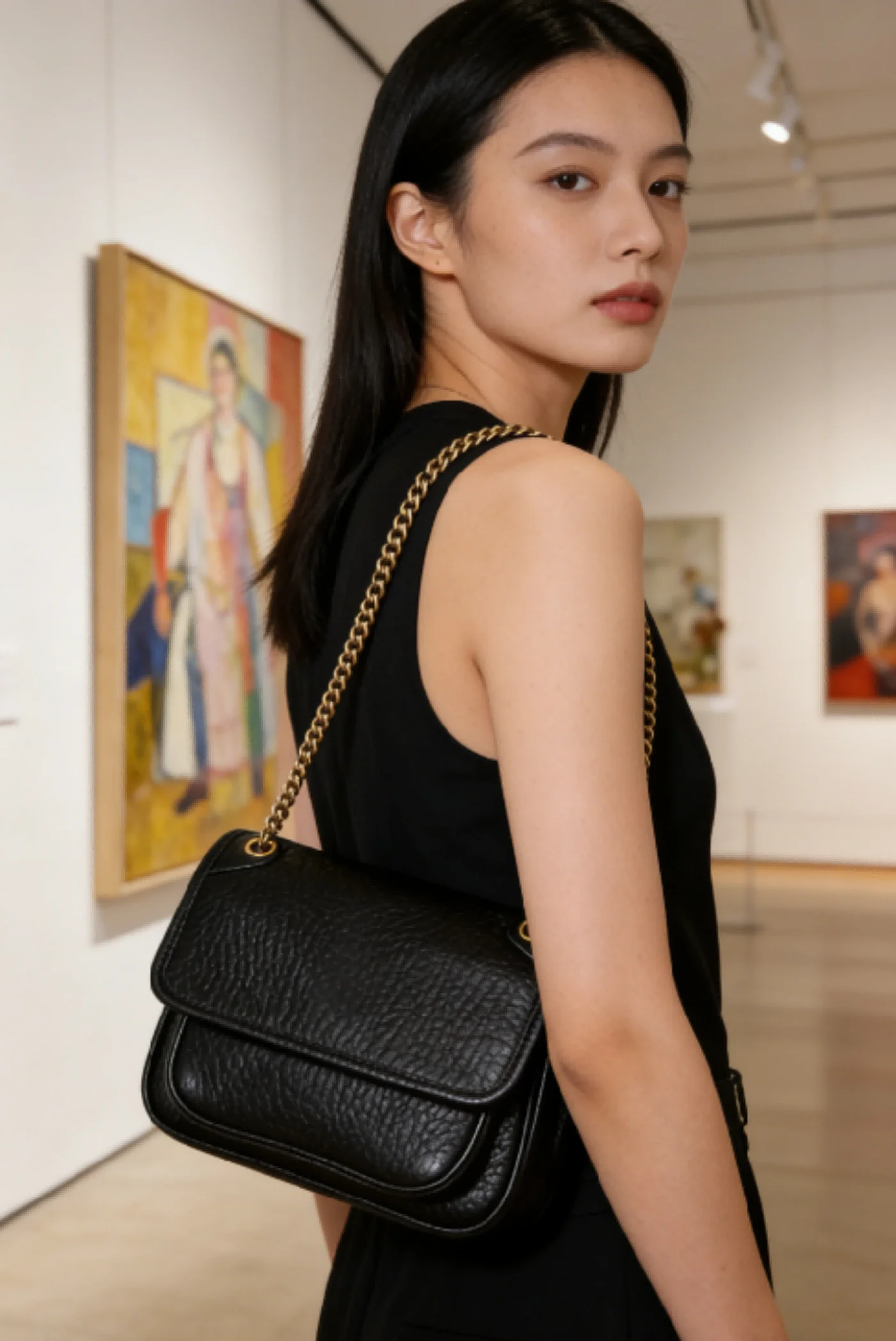 

Chic Black Quilted Shoulder Bag for Women Oversized Cloud Shape with Chain Strap Perfect for Street Style and Weekend Looks