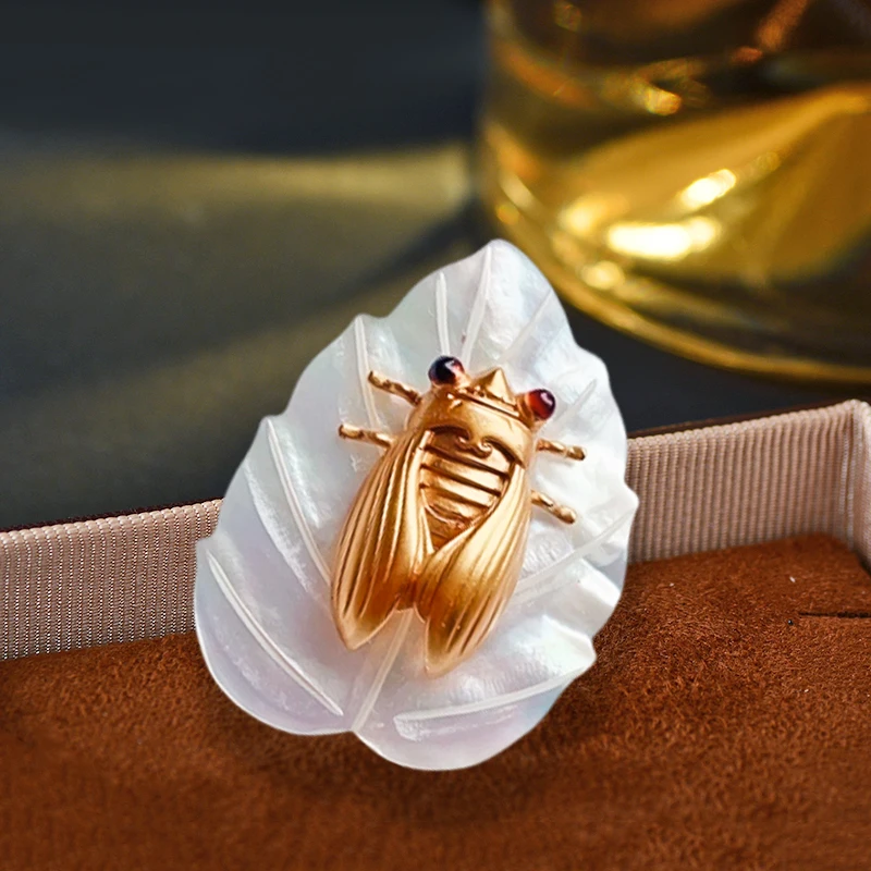 

High-end Gold Color Cicada Natural Shell Leaf Brooch Funny Animal Insect Niche Pisn for Male and Female Suit Coat Corsage Decor