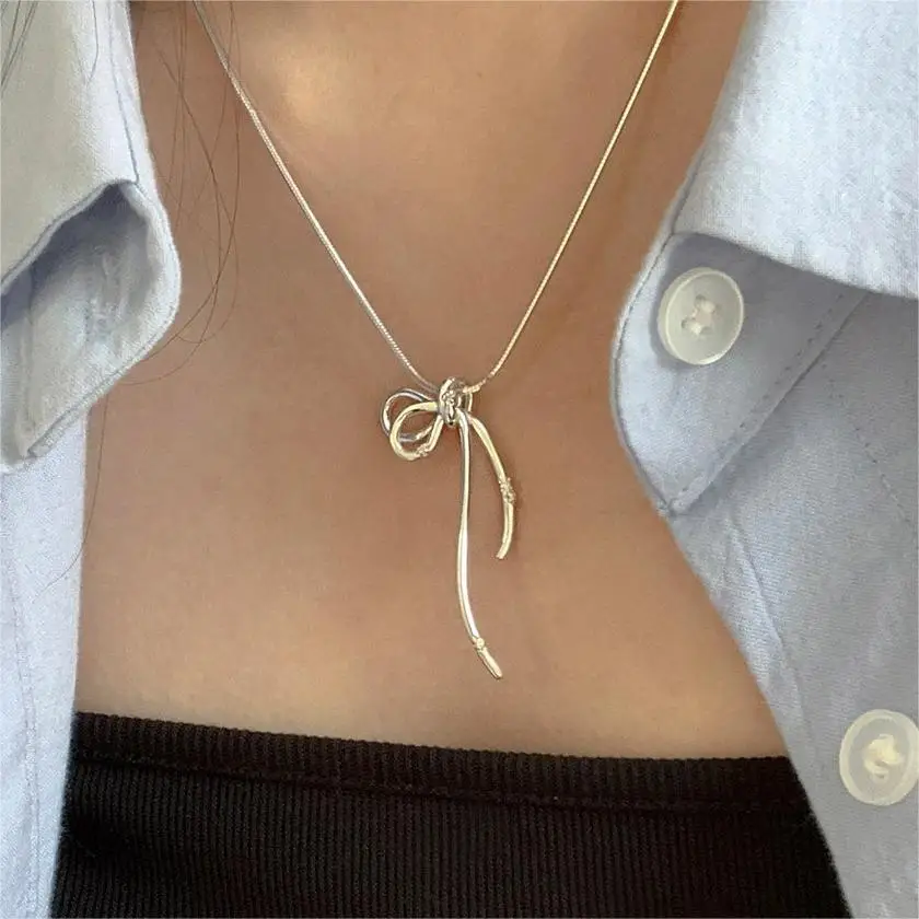 

S925 Sterling Silver Exquisite Clavicle Chain Elegant Bow Pendant Necklace Fashion Simple Jewelry Collarbone Chain for Women INS