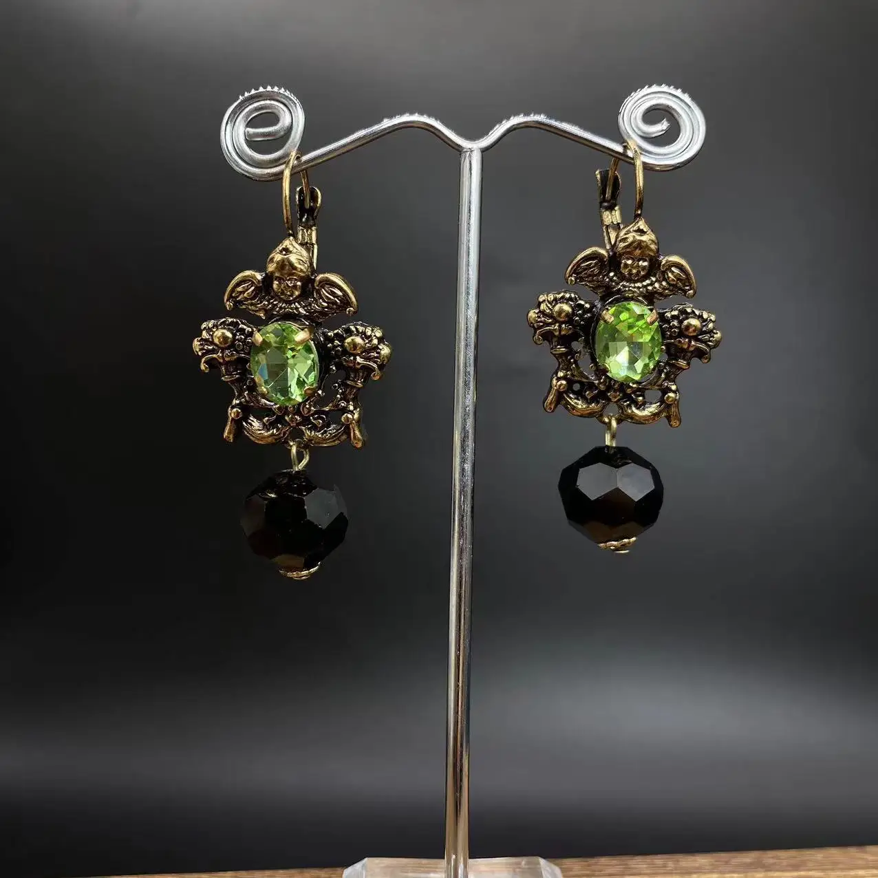 

Medieval Vintage Retro Western Tassel Inlaid Emerald Earrings Angel Earrings Old Glass