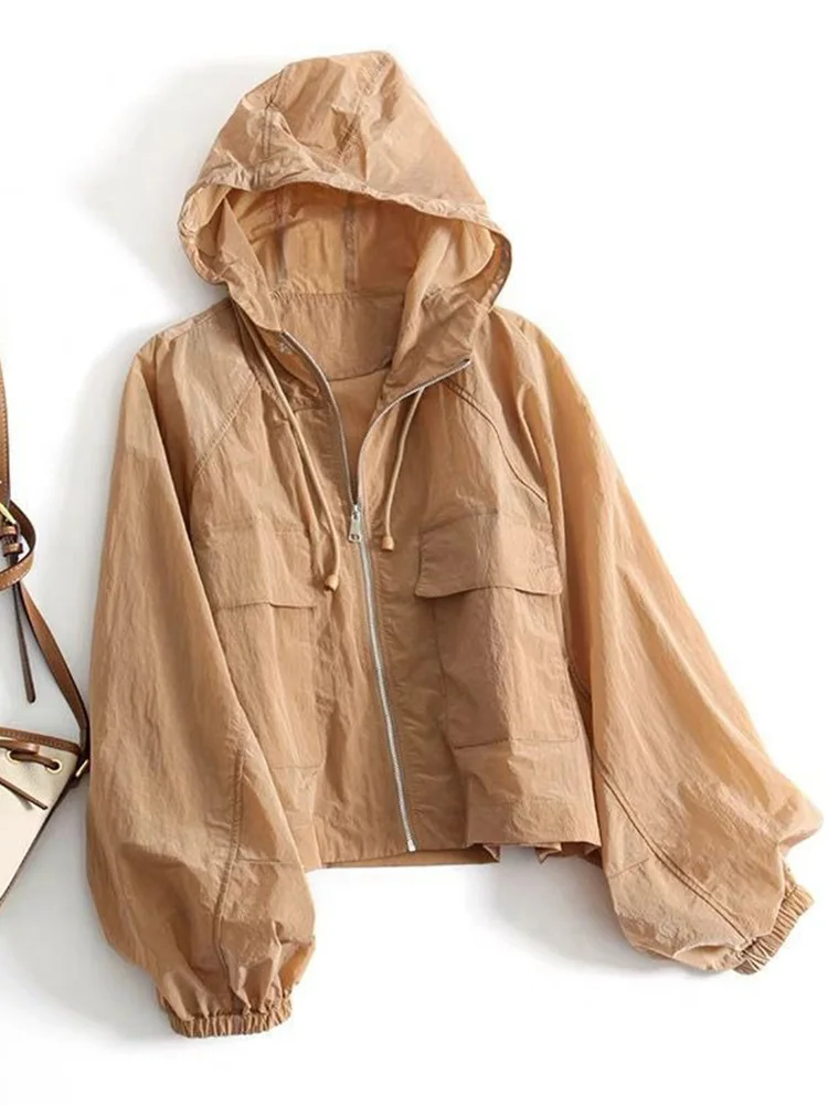 Jaqueta Fena Leve de Aodão e Linho com Proteção Solar, Crimento Curto, Fechamento com Zíper, Manga Longa, Corte Solto