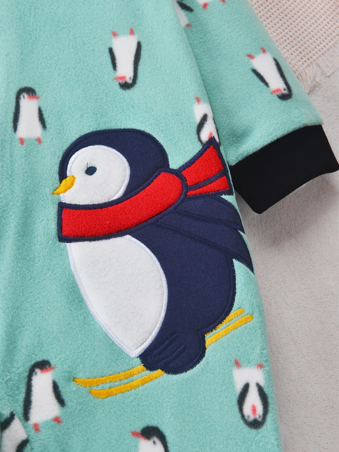 Baby-Strampler für Jungen aus Polar-Fleece mit Füßlingen, gestreift, mit Cartoon-Motiv, süßer Tierstickerei, Reißverschluss, für Herbst und Winter, warme Babykleidung, 3–9 Monate. – Detail 10